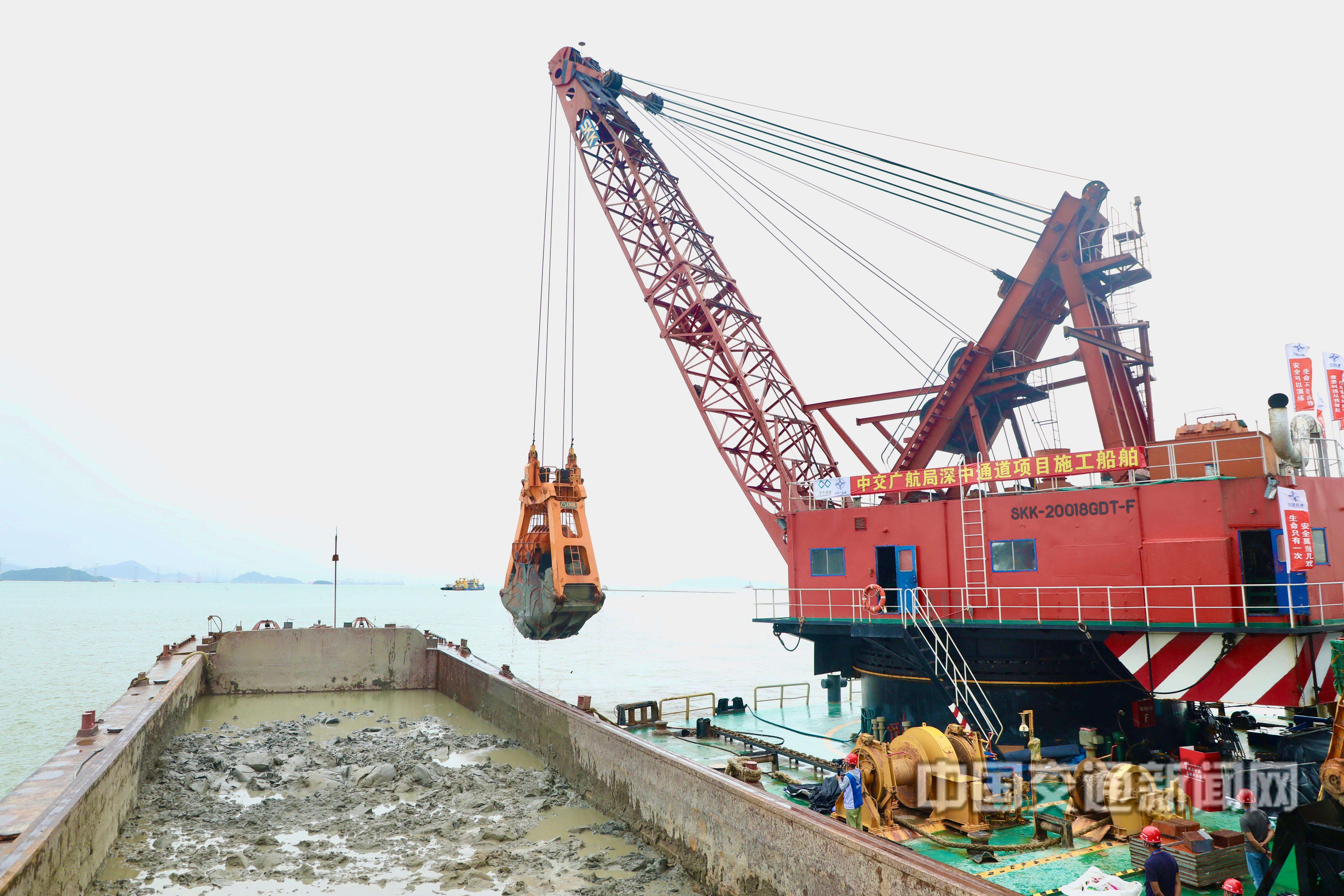 先后投入国内首艘精挖抓斗挖泥船,首艘深海清淤专用船,自航耙吸式挖泥